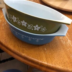 2 Vintage, Pyrex casserole, dishes, oval blue & green